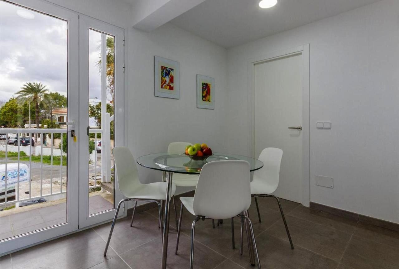 Assimetric Apartment *